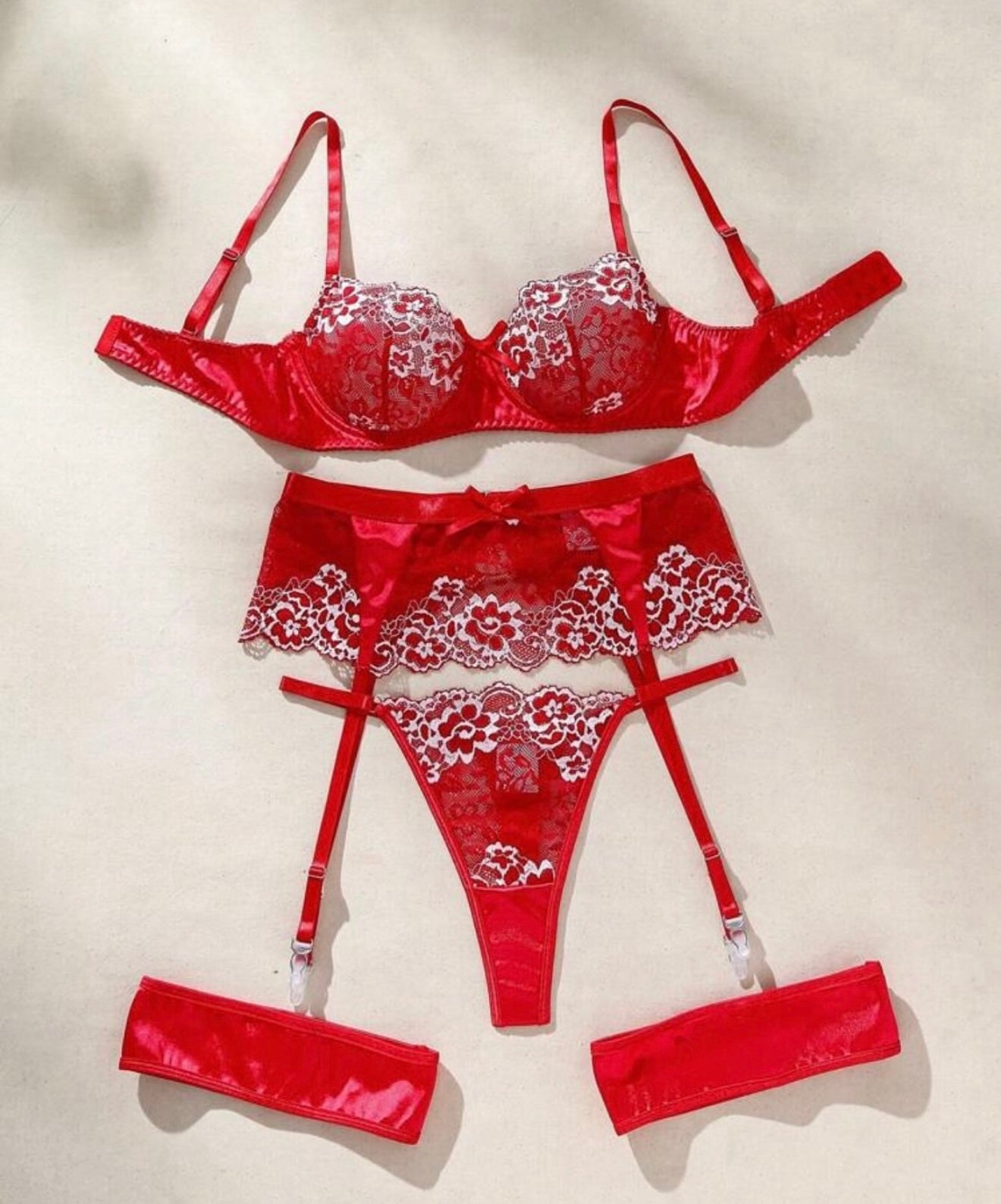 Conjunto Rojo con Liguero y Encaje Floral