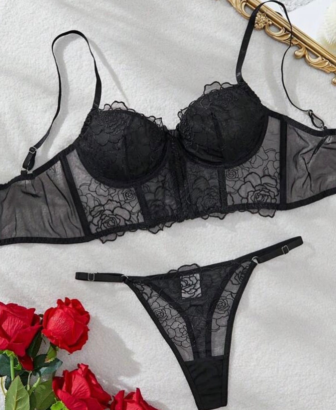 Conjunto de Lencería Negra en Encaje Floral Transparente