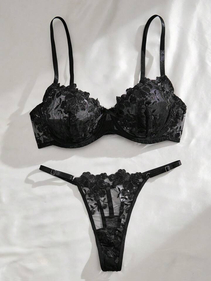 Conjunto negro floral bordado