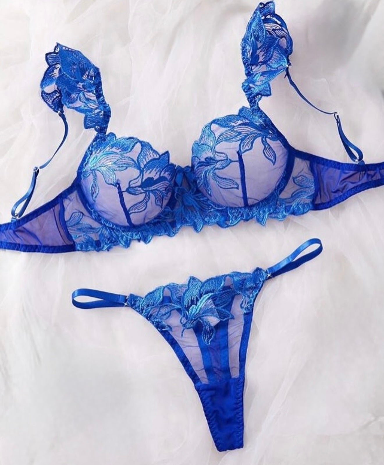 Conjunto de Lencería Azul Real con Bordado Floral