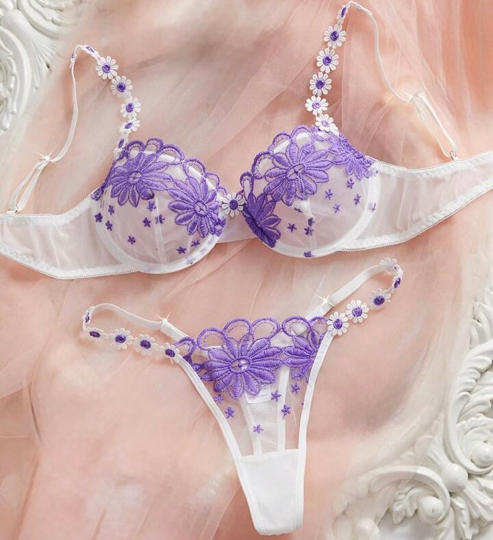 Conjunto Morado y Blanco